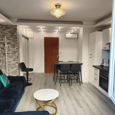 2 Et Salon Apartment *