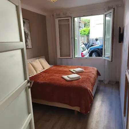 2 Et Salon Apartment