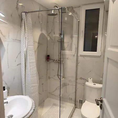 2 Et Salon Apartment *